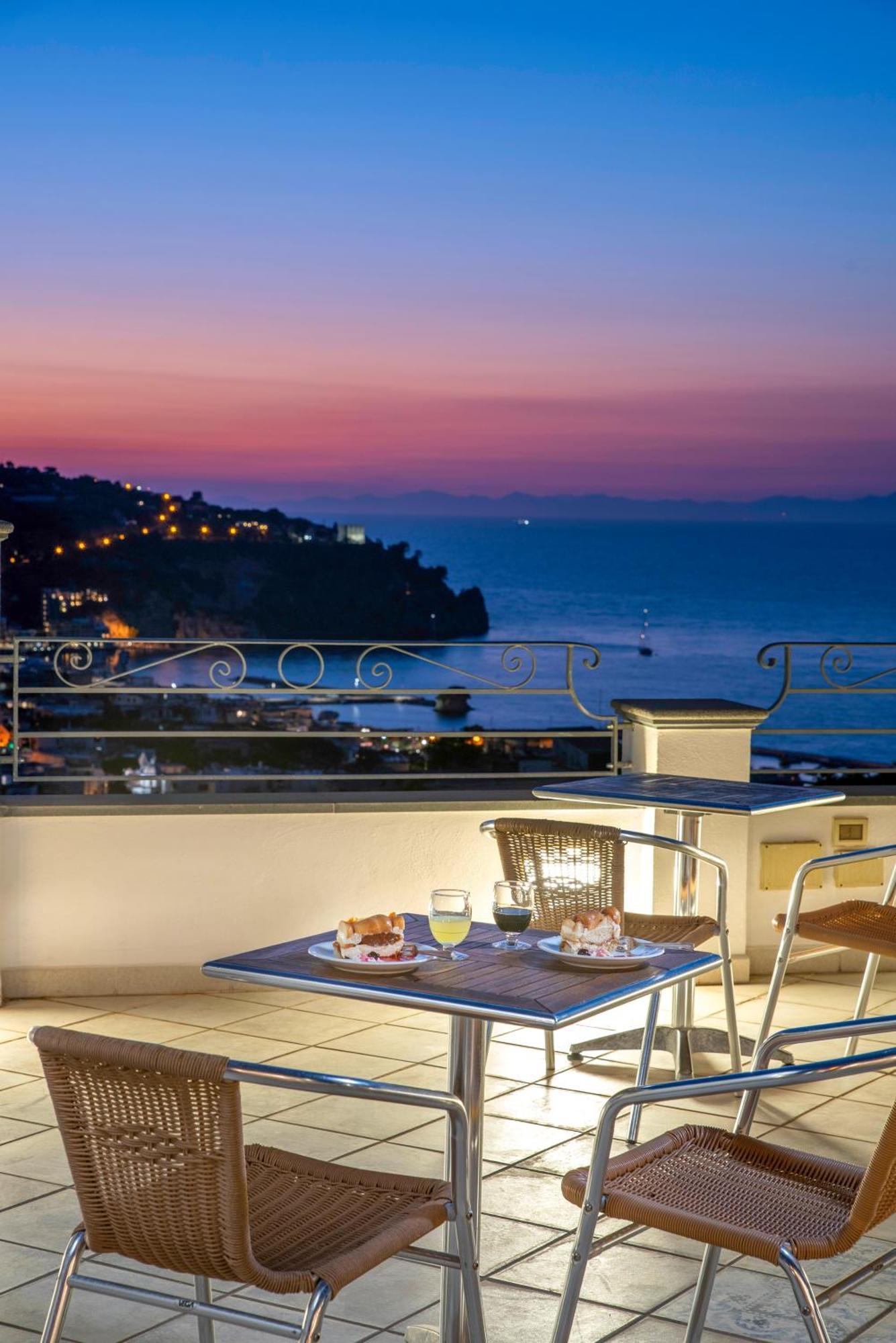 Hotel Bel Tramonto Casamicciola Terme Eksteriør billede